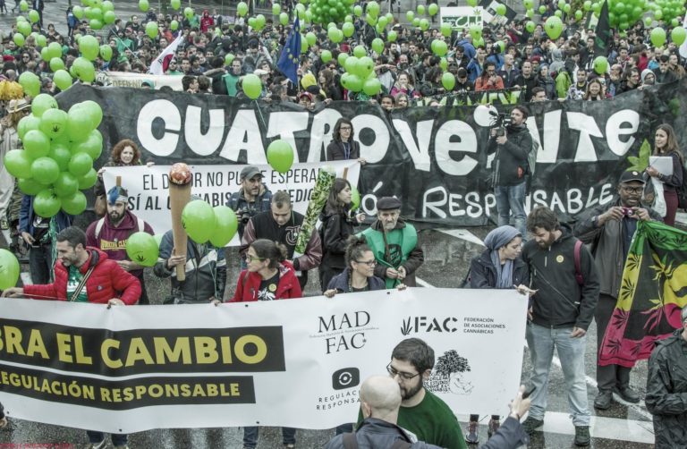 El cannabis entra en la agenda política española