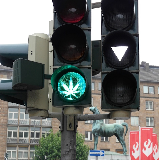 cannabis-advertising-traffic-light